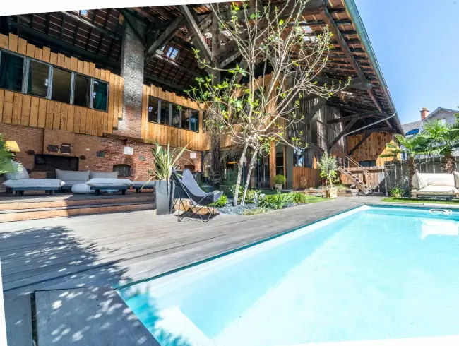 Exceptional loft with terrace, privacy and inspiration in the heart of the city - the ideal space for your business events in Brive