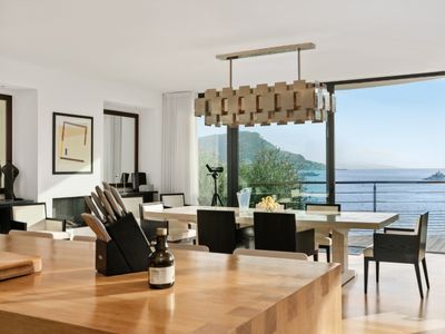 Luxurious Contemporary Villa with Panoramic Sea Views