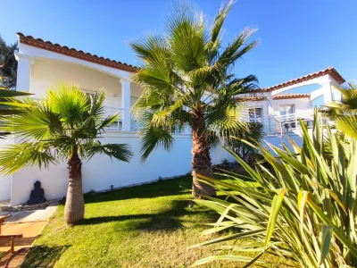 Luxury Villa with Pool & Golf View near Montpellier