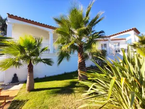 Luxury Villa with Pool & Golf View near Montpellier