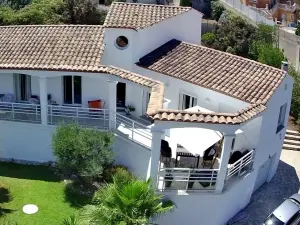 Luxury Villa with Pool & Golf View near Montpellier