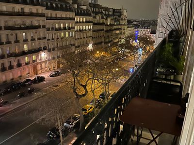 Modern Parisian Flat with Arc de Triomphe & Eiffel Tower Views