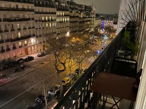 Appartement Parisien Moderne avec Vue sur l'Arc de Triomphe et la Tour Eiffel