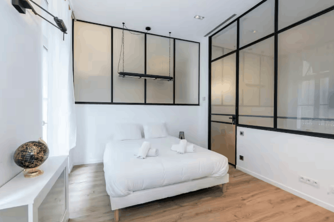 Luxury Renovated Loft in Cannes with Balconies & Sonos System