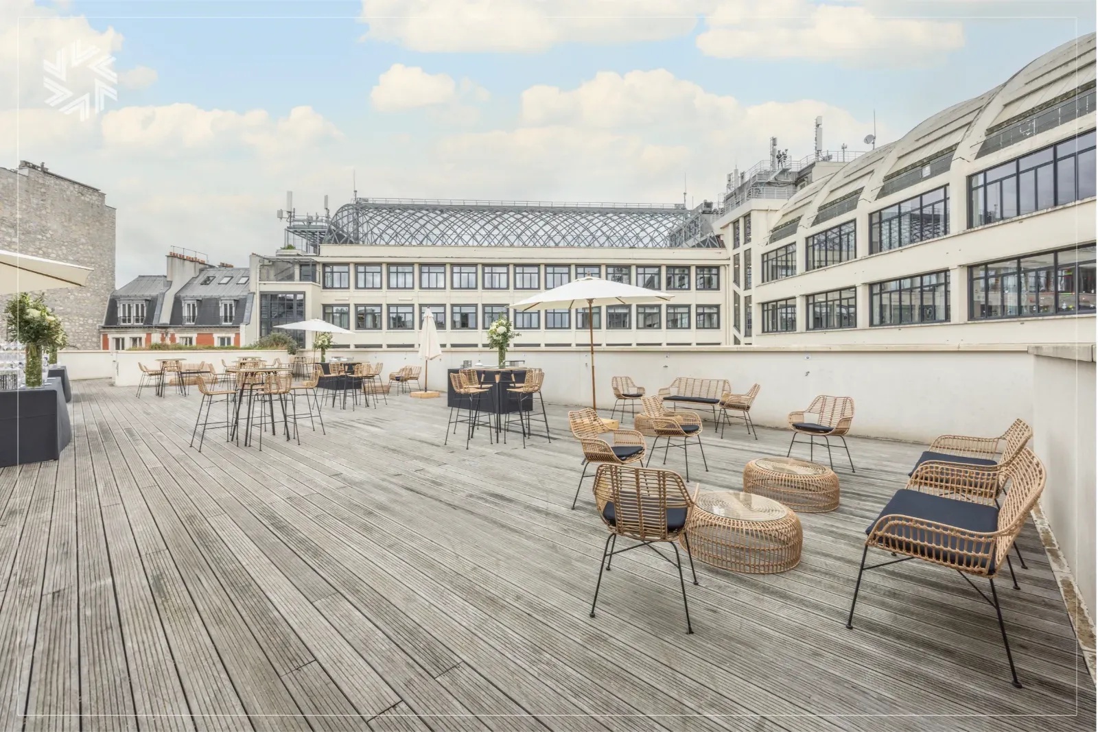 Modern rooftop with exceptional views of the Eiffel Tower