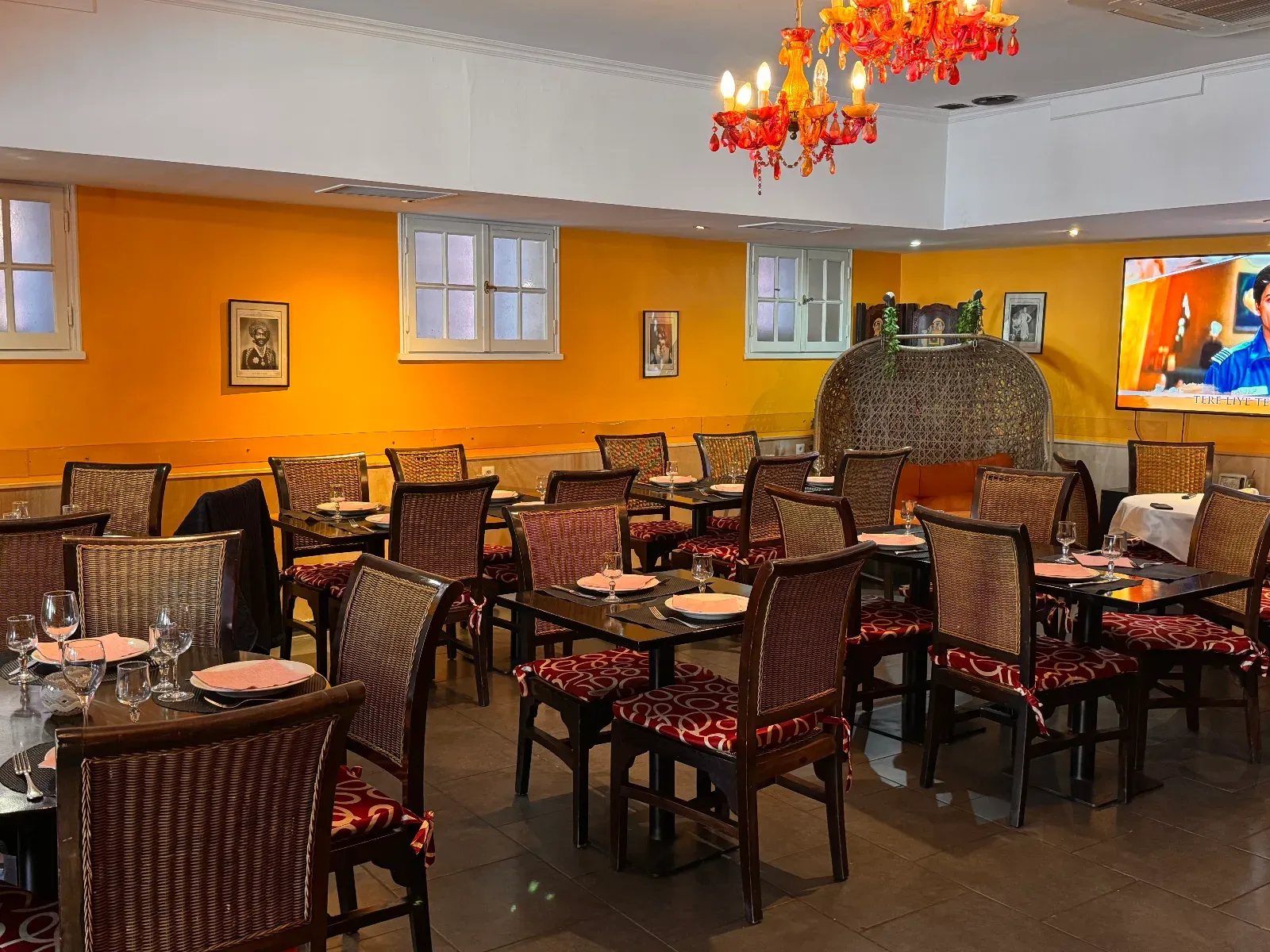 Restaurant indien à louer pour des fêtes / tous les services inclus NICE
