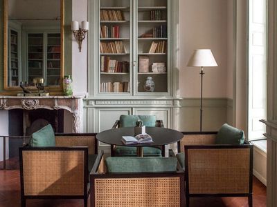 Château néoclassique du XVIIIe siècle à couper le souffle