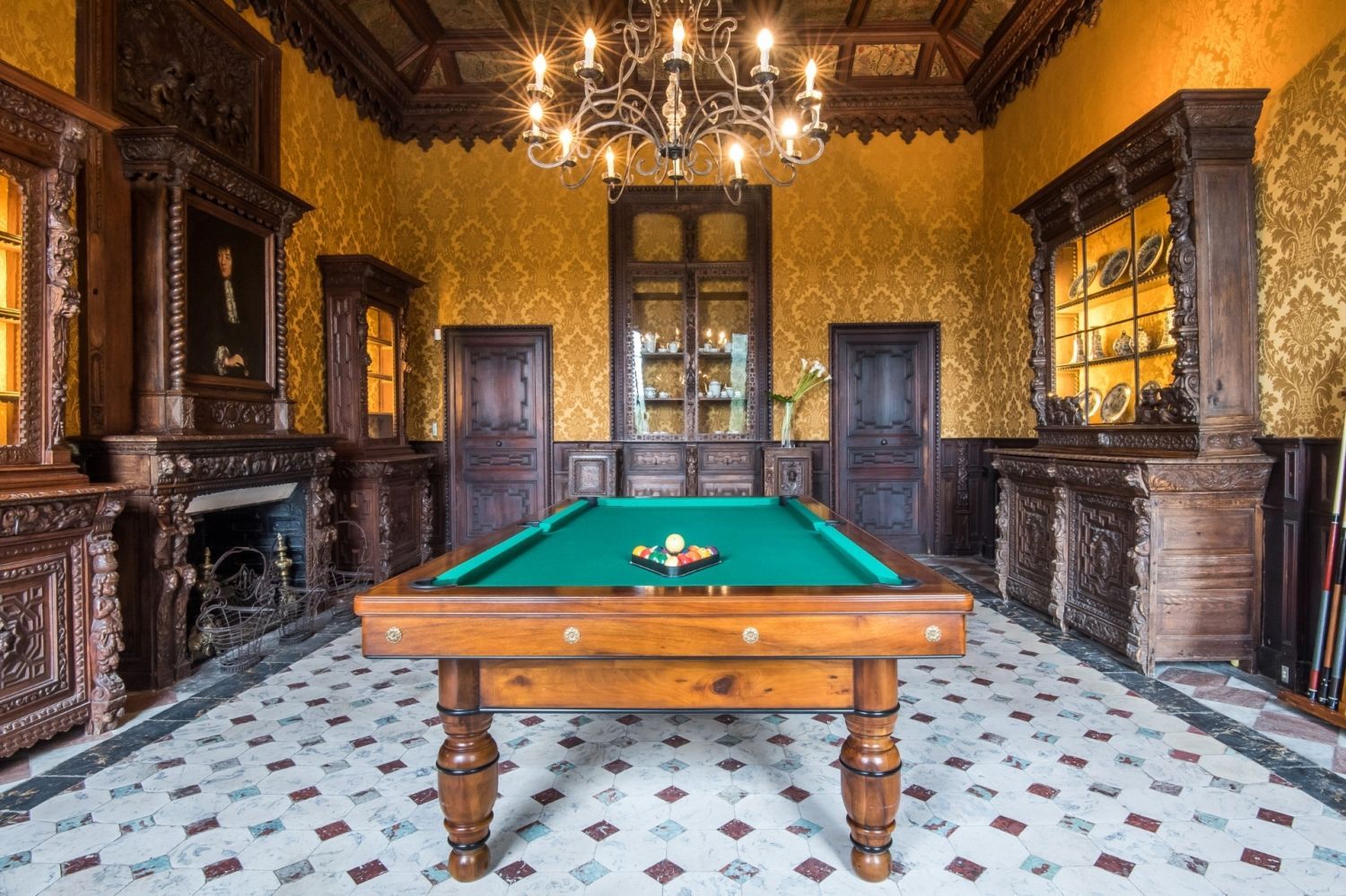 Breathtaking neoclassical Chateau from the 18th century