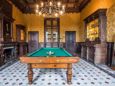 Château néoclassique du XVIIIe siècle à couper le souffle