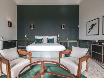 Château néoclassique du XVIIIe siècle à couper le souffle