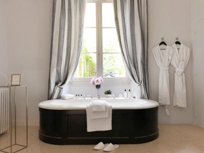 Château néoclassique du XVIIIe siècle à couper le souffle