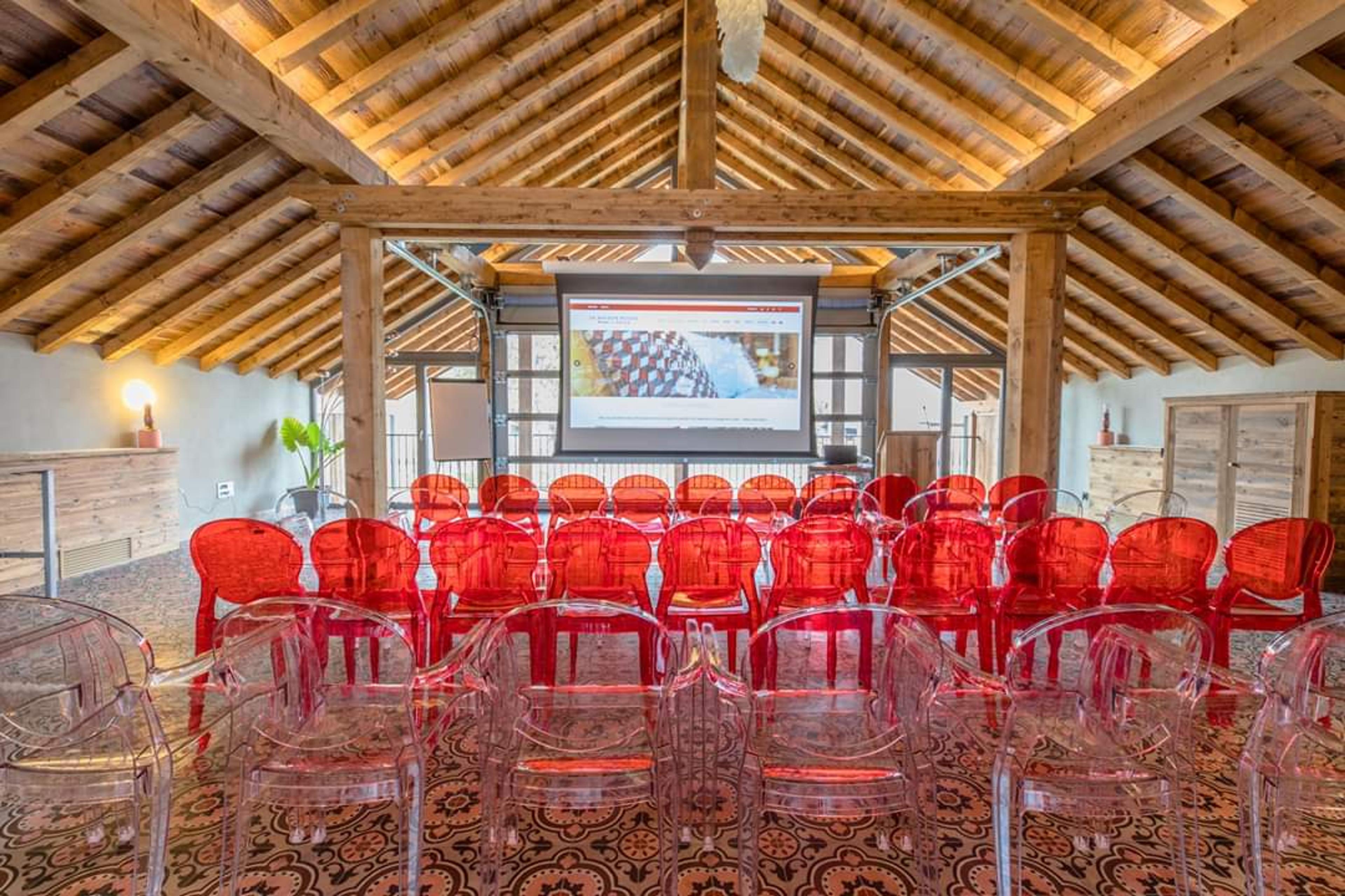 Le Grenier: A warm and flexible seminar room