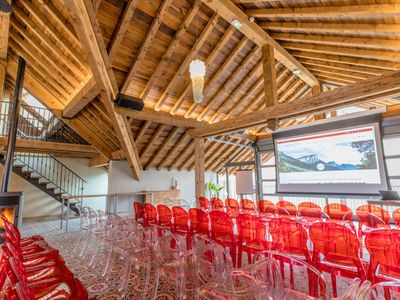 Le Grenier: A warm and flexible seminar room