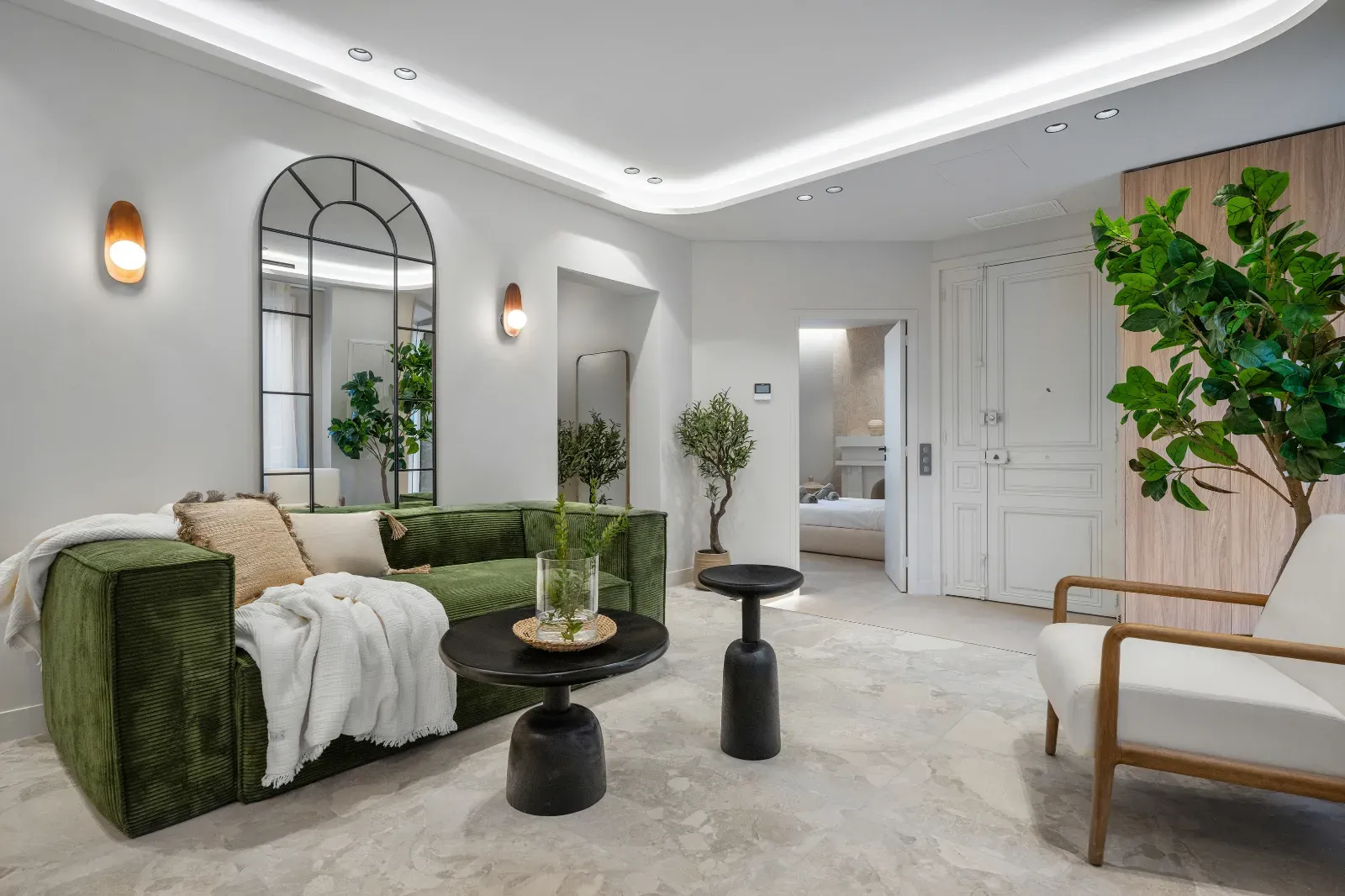 Modern 3-Bedroom Cannes Apartment with Garden Near Palais