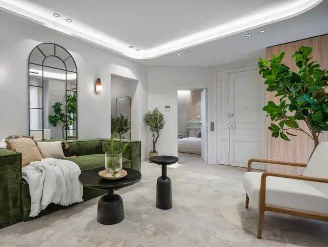 Modern 3-Bedroom Cannes Apartment with Garden Near Palais