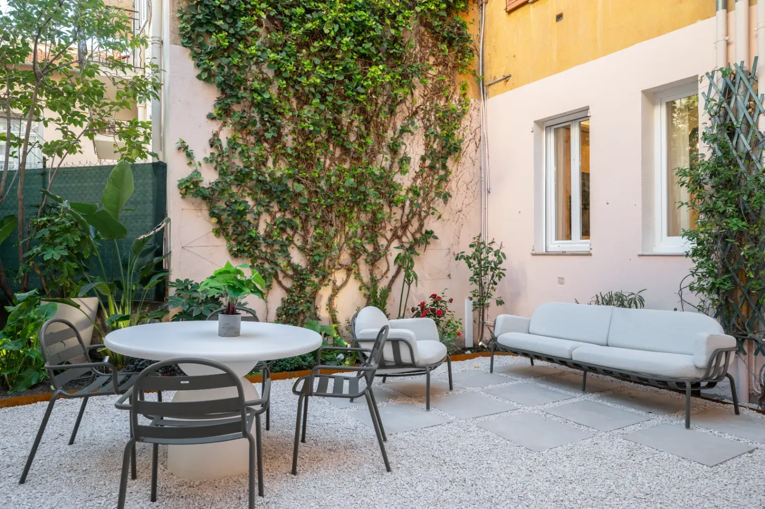Modern 3-Bedroom Cannes Apartment with Garden Near Palais