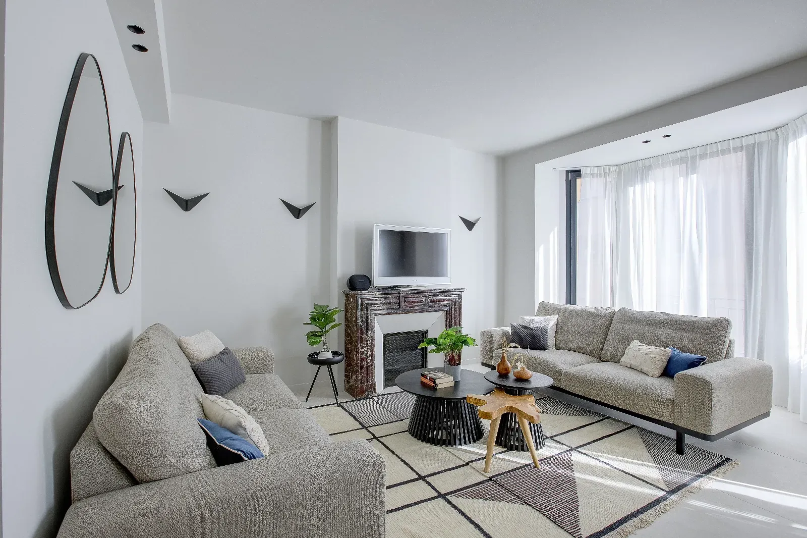 Chic 3-Bedroom Cannes Apartment Close to Palais & Beach
