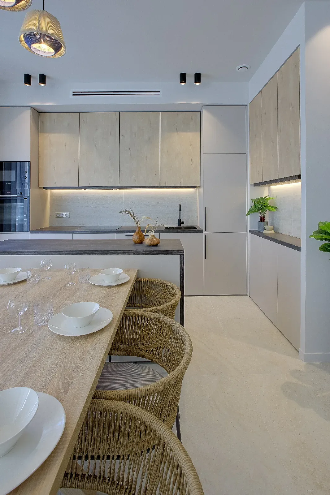 Chic 3-Bedroom Cannes Apartment Close to Palais & Beach