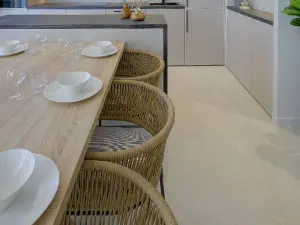 Chic 3-Bedroom Cannes Apartment Close to Palais & Beach