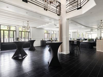 Former showroom and sewing workshop on the quays of the Saône