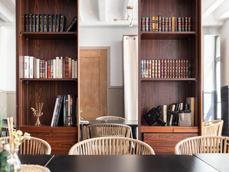 Former showroom and sewing workshop on the quays of the Saône