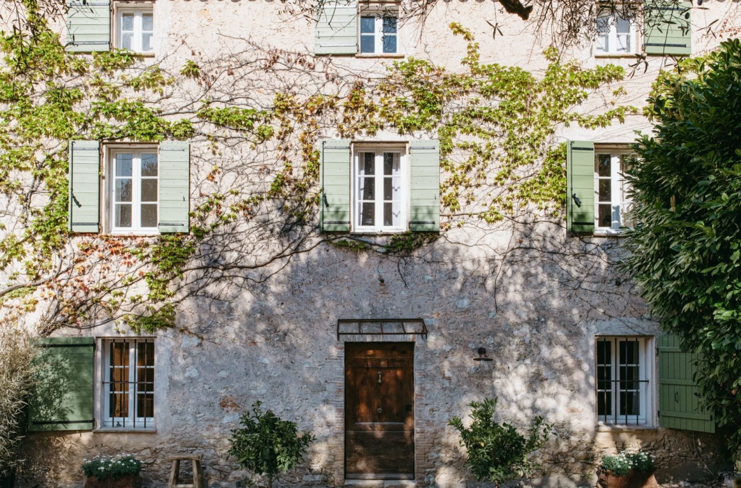 18th Century Coaching Inn: Chic Mediterranean Venue for Events