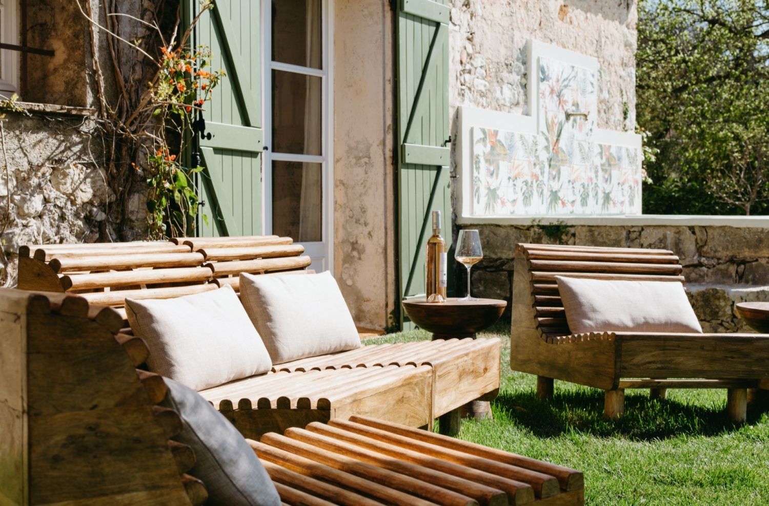 18th Century Coaching Inn: Chic Mediterranean Venue for Events