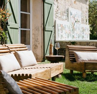 18th Century Coaching Inn: Chic Mediterranean Venue for Events