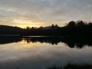 Domaine Exclusif avec Lac Privé pour Événements à Dirac