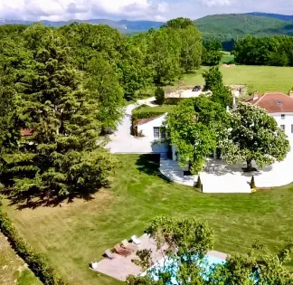 An exceptional estate for your events in a green setting