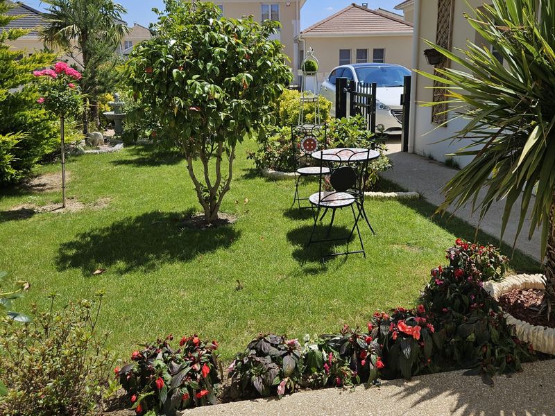 Contemporary house in chic country style