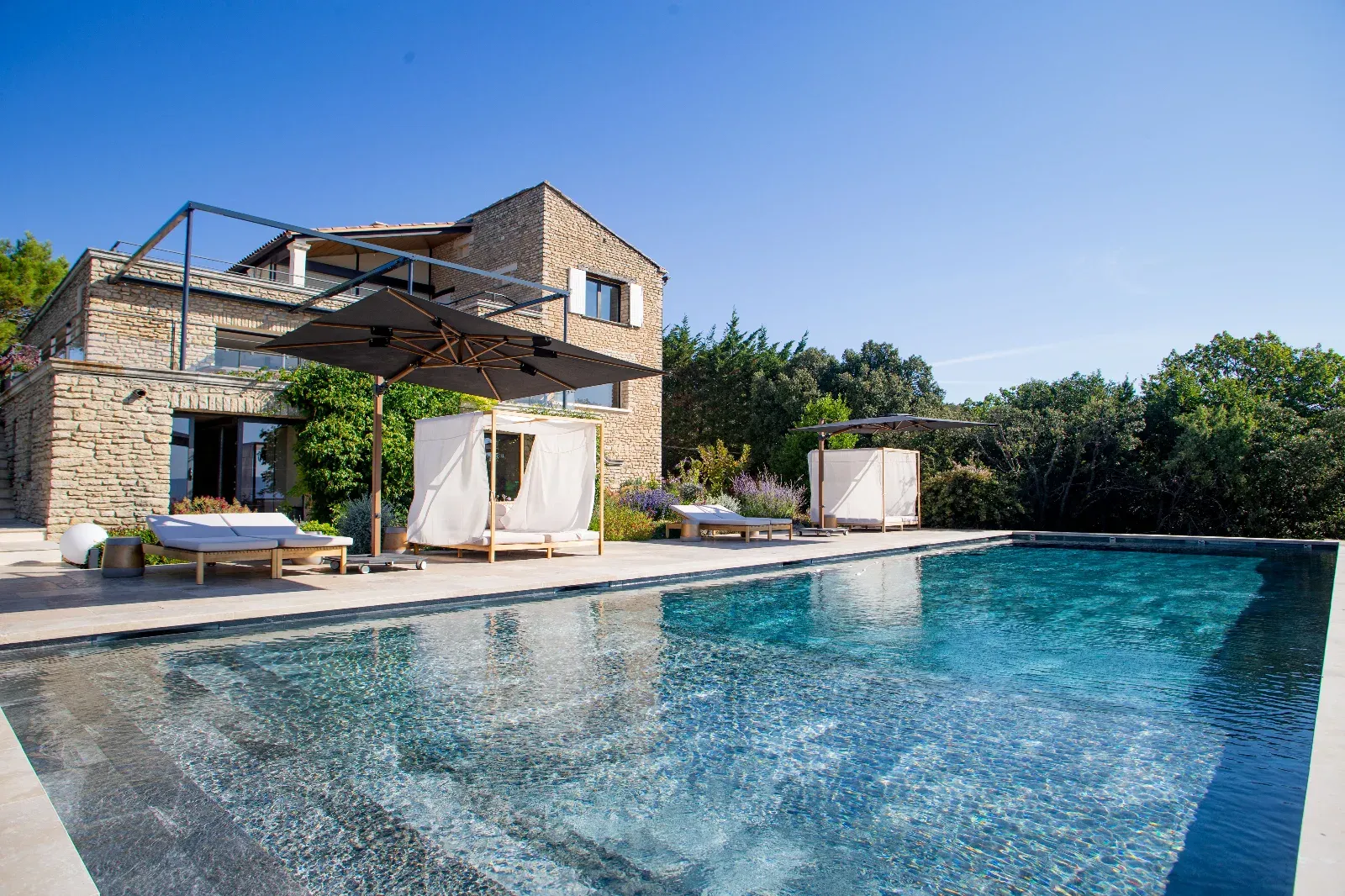 Superbe villa contemporaine à Gordes