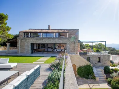Superb contemporary villa in Gordes