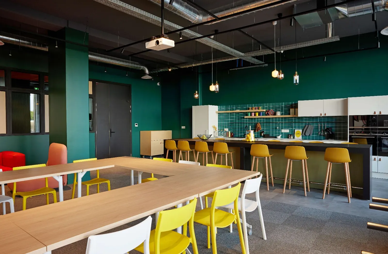 Unique Event Venue in Labège: Seminar Rooms, Rooftop & Recording Studio