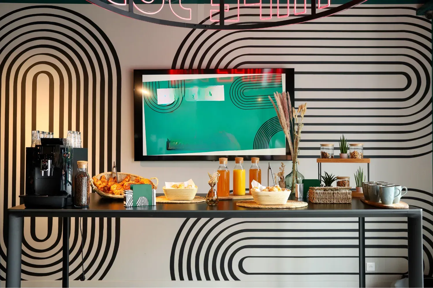 Unique Event Venue in Labège: Seminar Rooms, Rooftop & Recording Studio