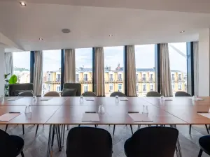 Salle de Conférence Moderne à Nice | Salle d'Événements d'Hôtel