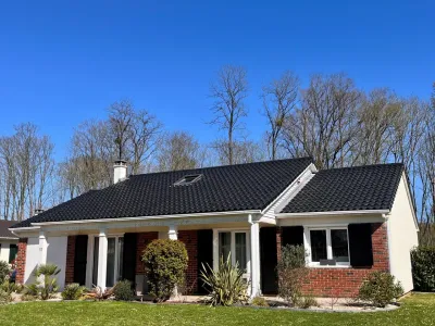 American-style house with forest views
