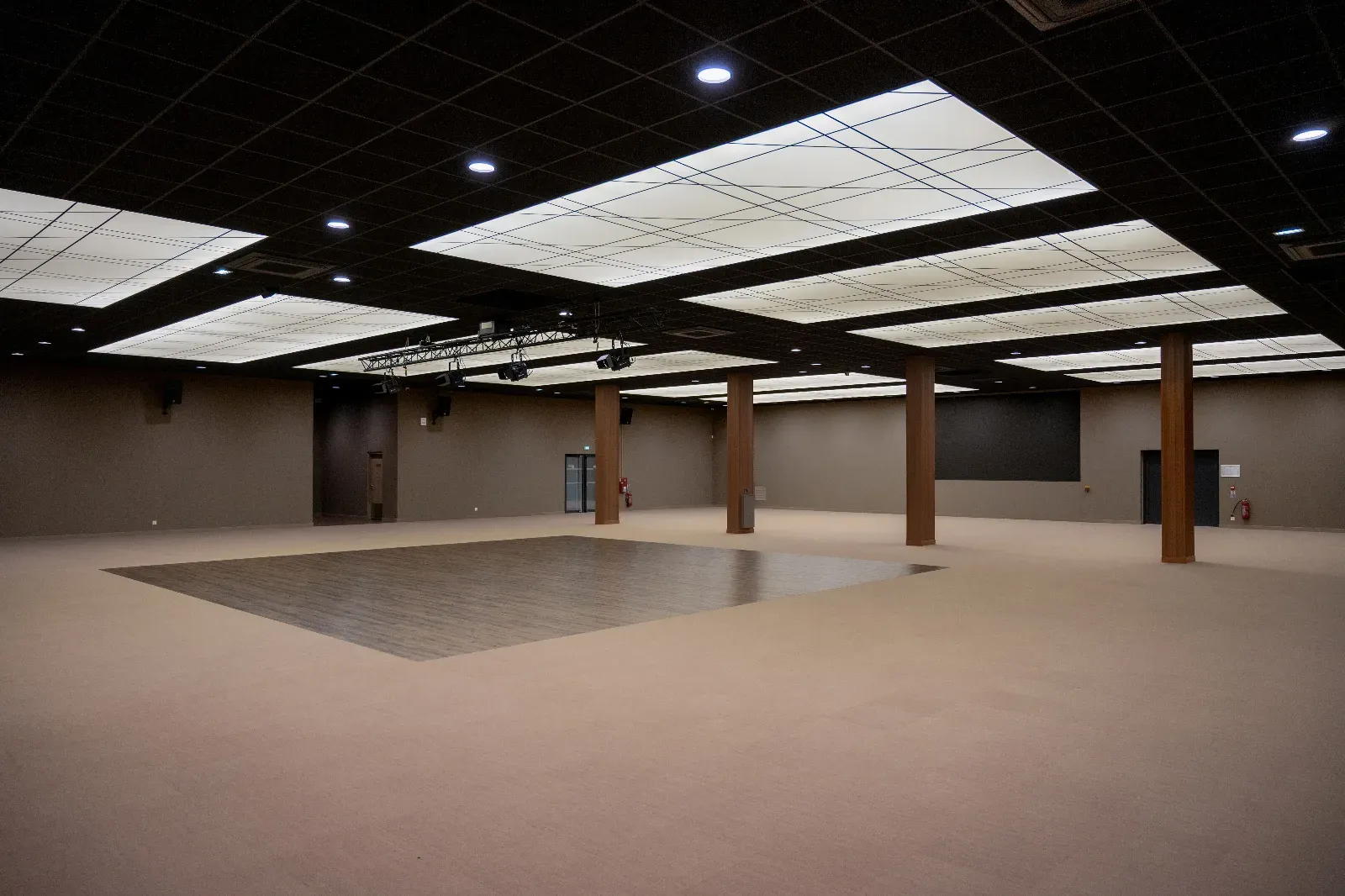A bright, well-equipped multi-purpose hall for all types of events