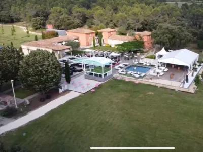 An enchanting setting between vineyards and pine forests.