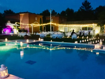 An enchanting setting between vineyards and pine forests.