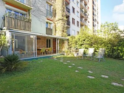 Flat with large garden just outside Paris