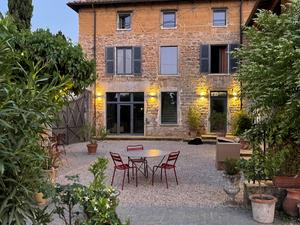 Private Garden Venue with Pool for Events in Saint-Germain-au-Mont-d'Or