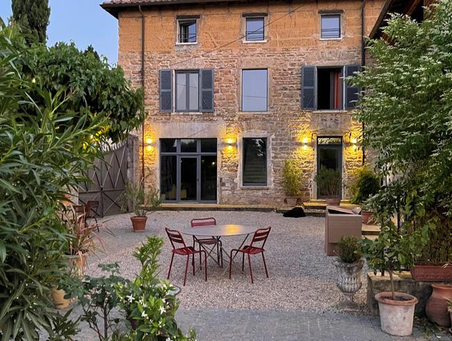 Private Garden Venue with Pool for Events in Saint-Germain-au-Mont-d'Or