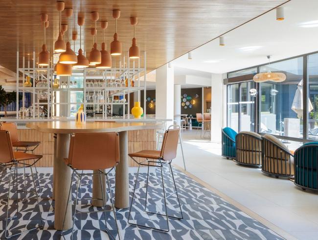 Modern Event Venue in Marseille with Lush Parkland Setting