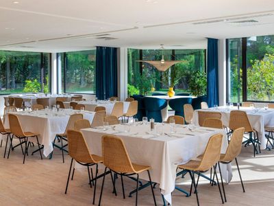 Modern Event Venue in Marseille with Lush Parkland Setting