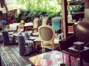 Chic Garden Venue in Cannes for Intimate Events & Dinners