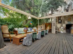 Chic Garden Venue in Cannes for Intimate Events & Dinners