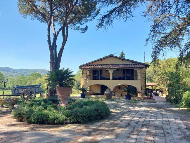 Magnificent 18th century villa in an idyllic setting near Chianti