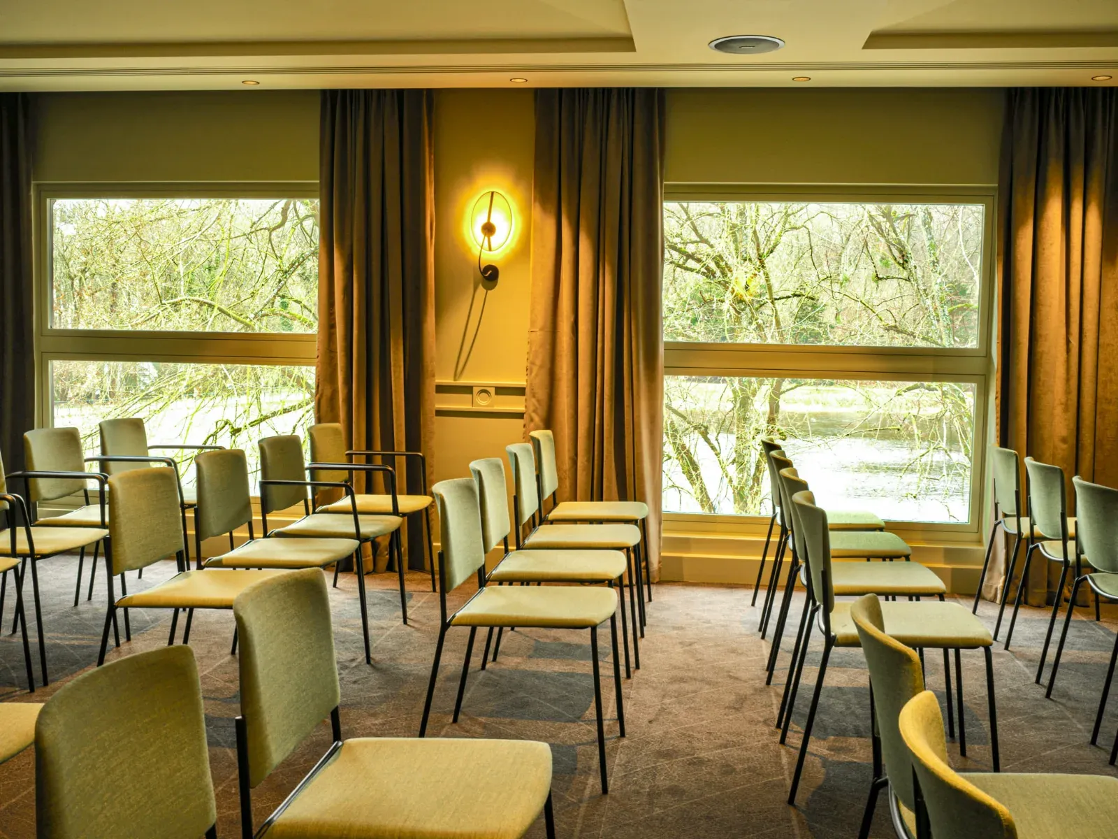 50m² daylight room with a breathtaking view of the famous artist ponds