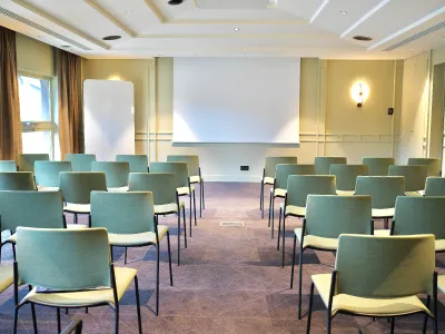 50m² daylight room with a breathtaking view of the famous artist ponds